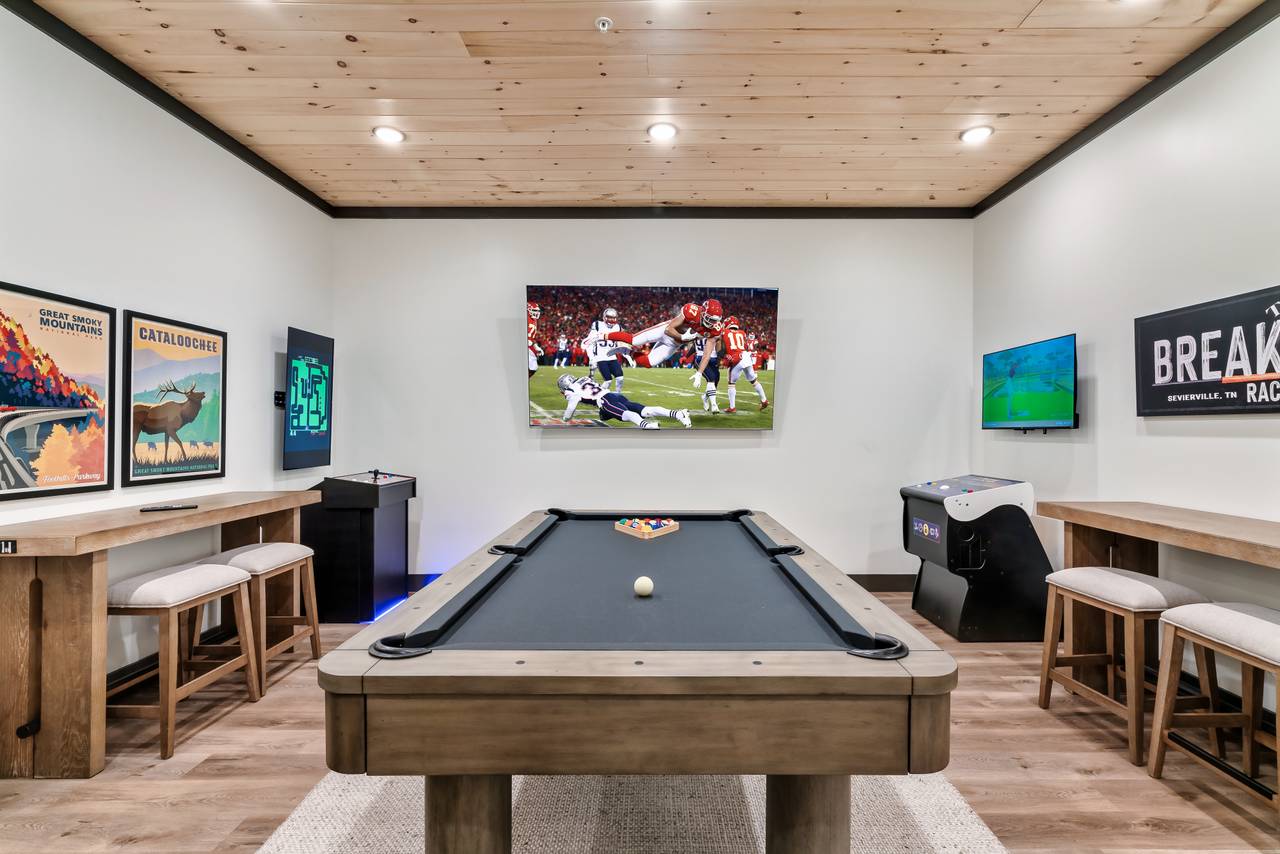 Gameroom: Pool Table, Golden Tee, Multi-Cade, & Air Hockey Gameroom: Pool Table, Golden Tee, Multi-Cade, & Air Hockey