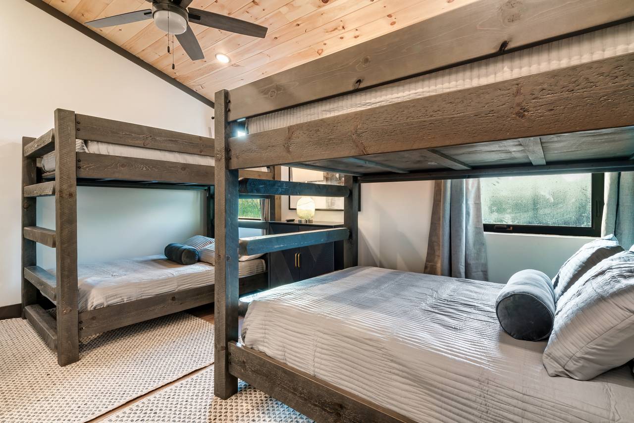 Upper level 2 full over full bunk beds Upper level 2 full over full bunk beds
