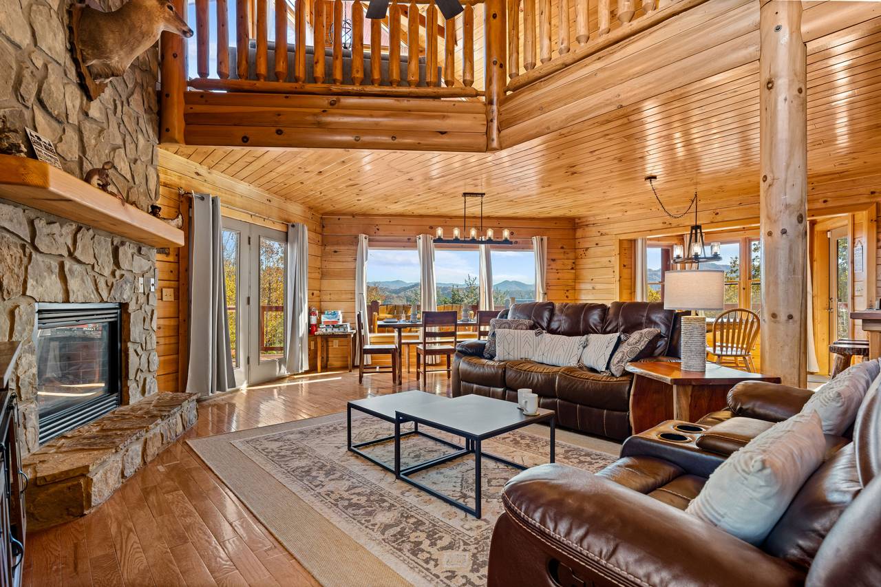 Warm living room w/ fireplace & mountain-inspired décor Warm living room w/ fireplace & mountain-inspired décor