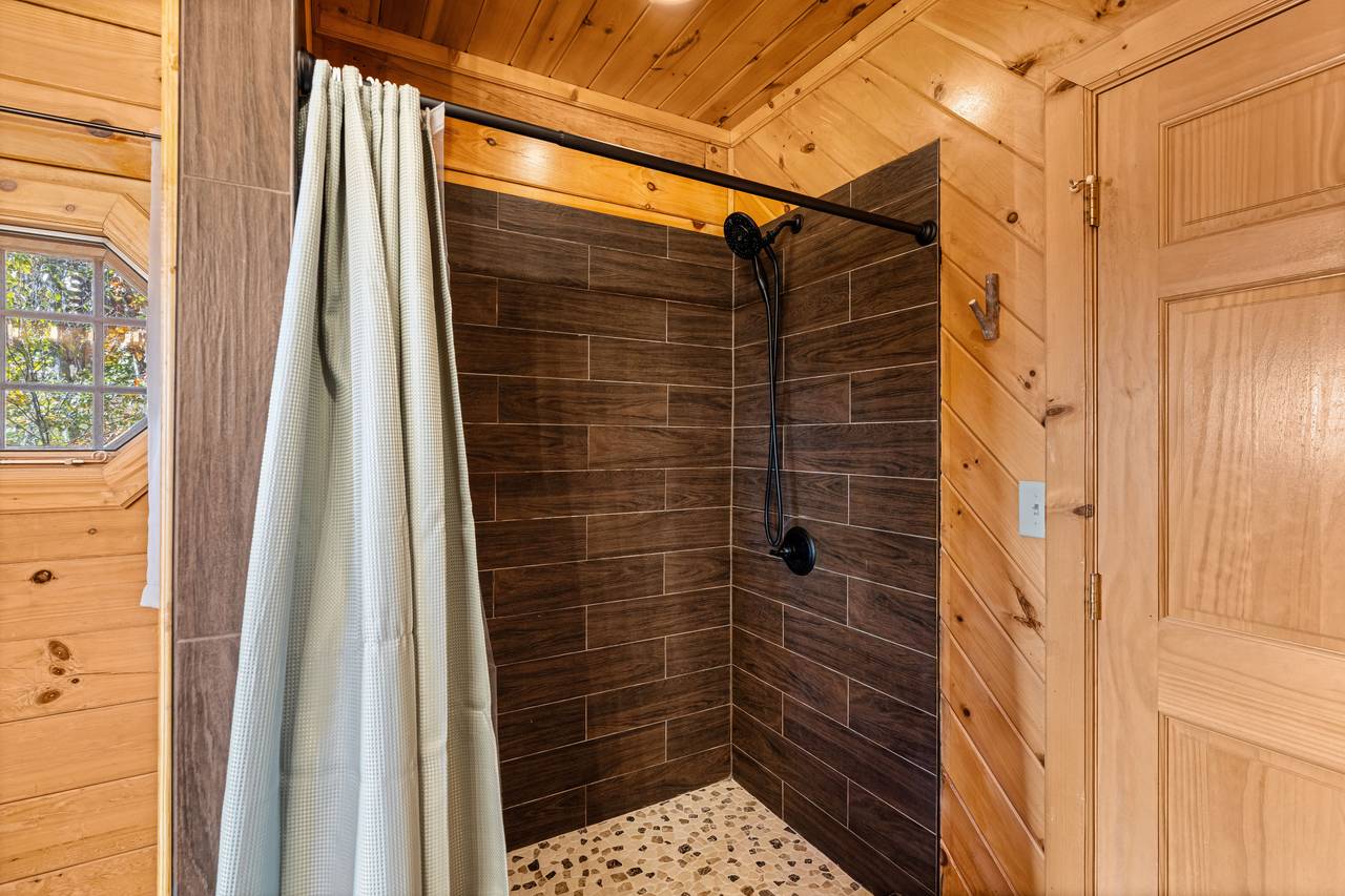 Main ensuite spacious walk-in shower Main ensuite spacious walk-in shower