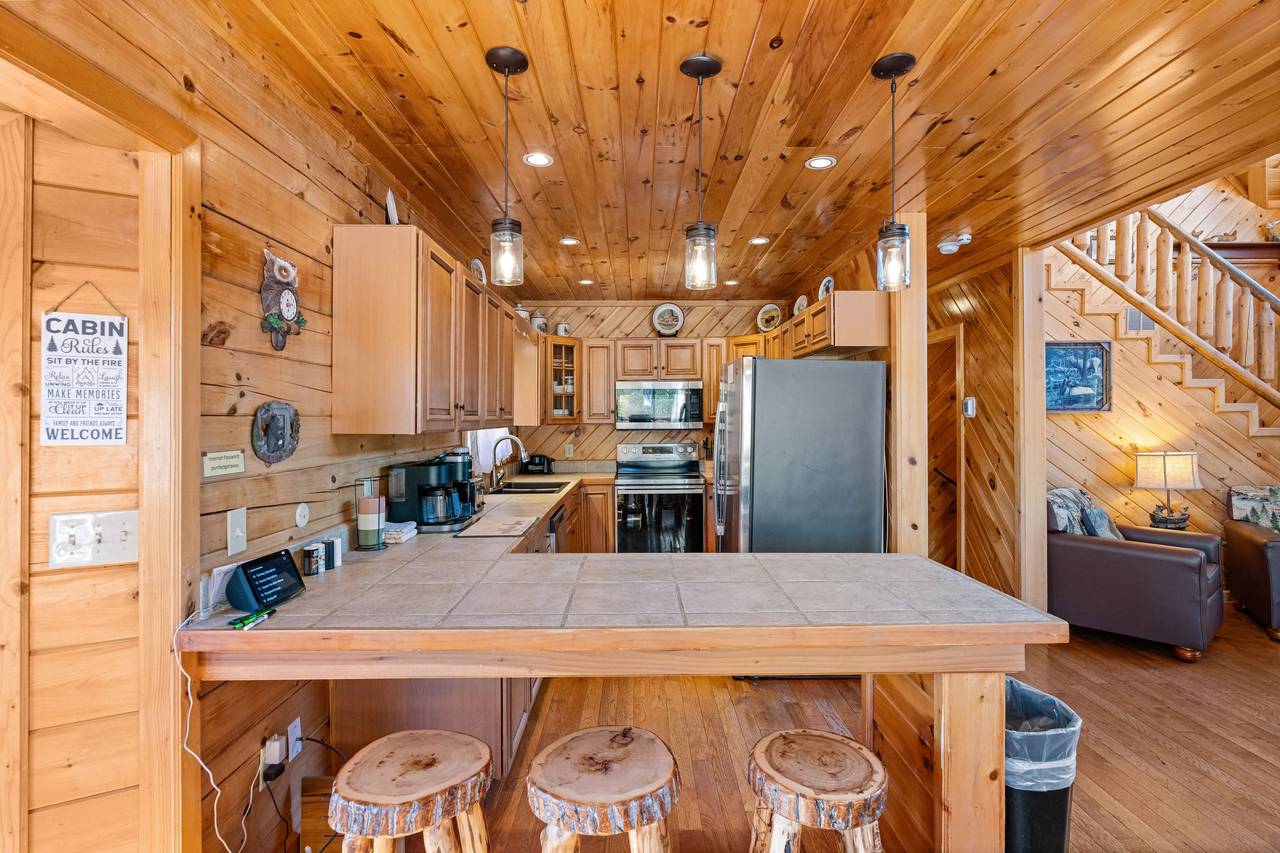 Spacious kitchen w/ stainless appliances & prep space Spacious kitchen w/ stainless appliances & prep space