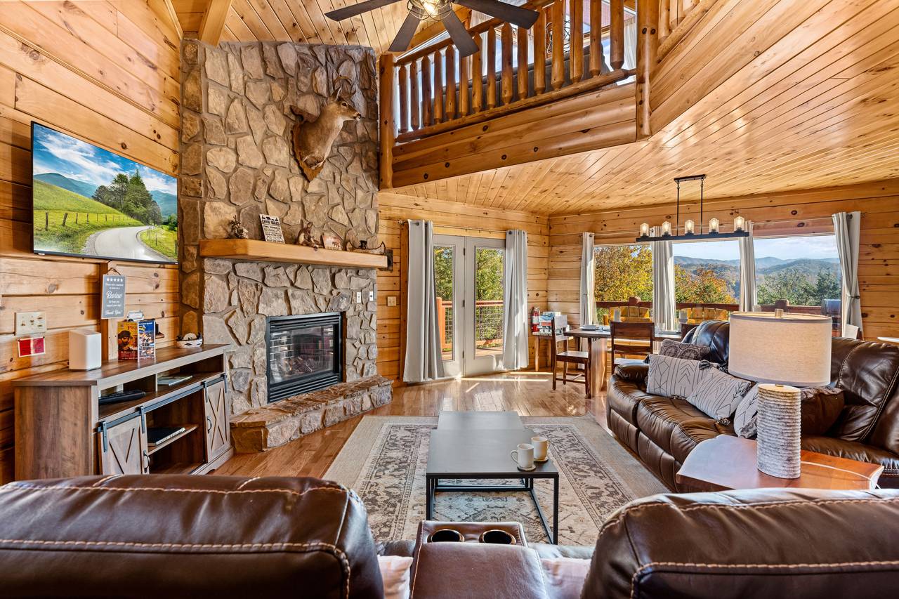 Warm living room w/ fireplace & mountain-inspired décor Warm living room w/ fireplace & mountain-inspired décor