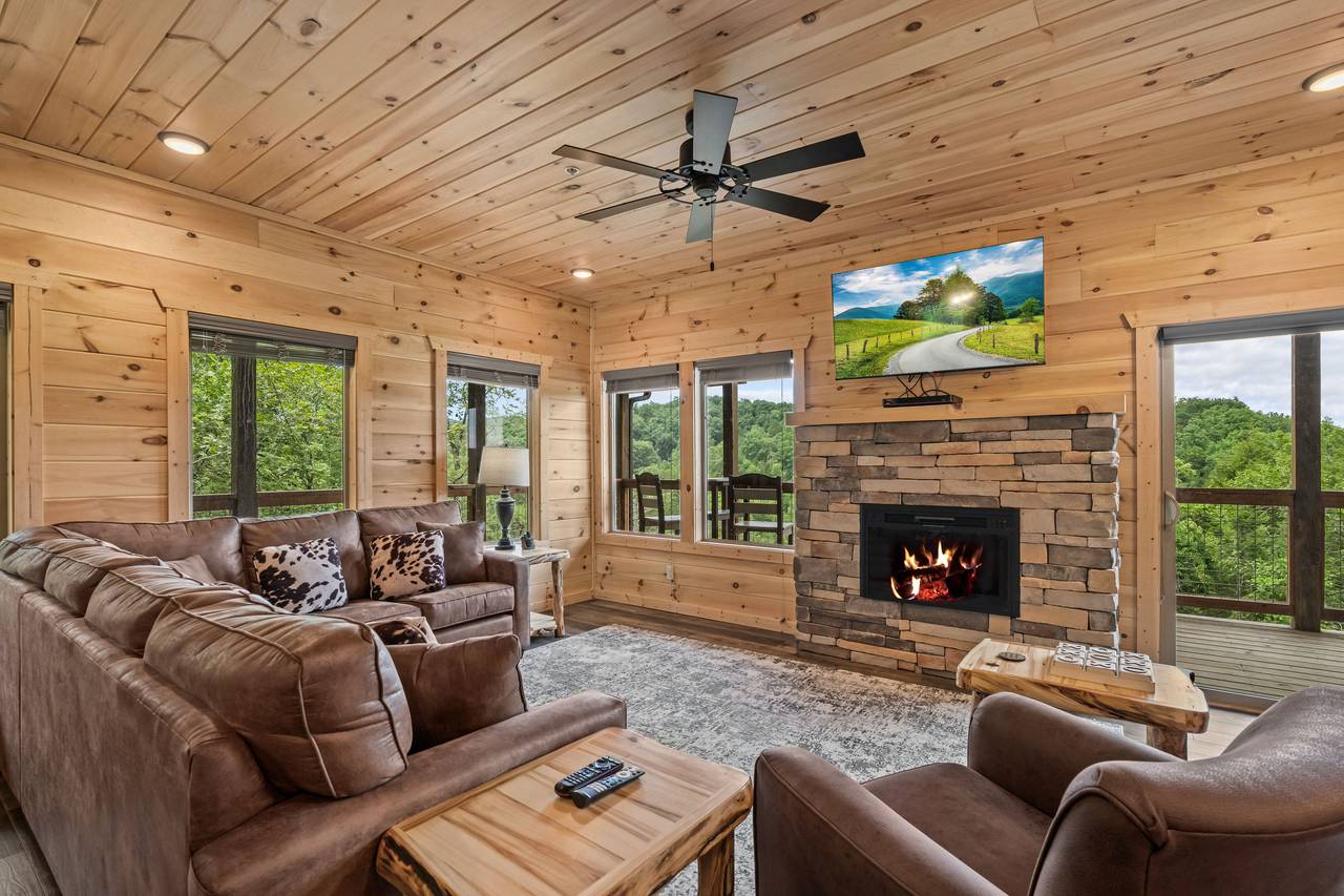 Spacious living room with queen sleeper sofa, TV, & fireplace Spacious living room with queen sleeper sofa, TV, & fireplace