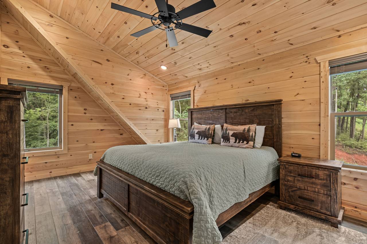 Upper level king with TV and ensuite full bath Upper level king with TV and ensuite full bath