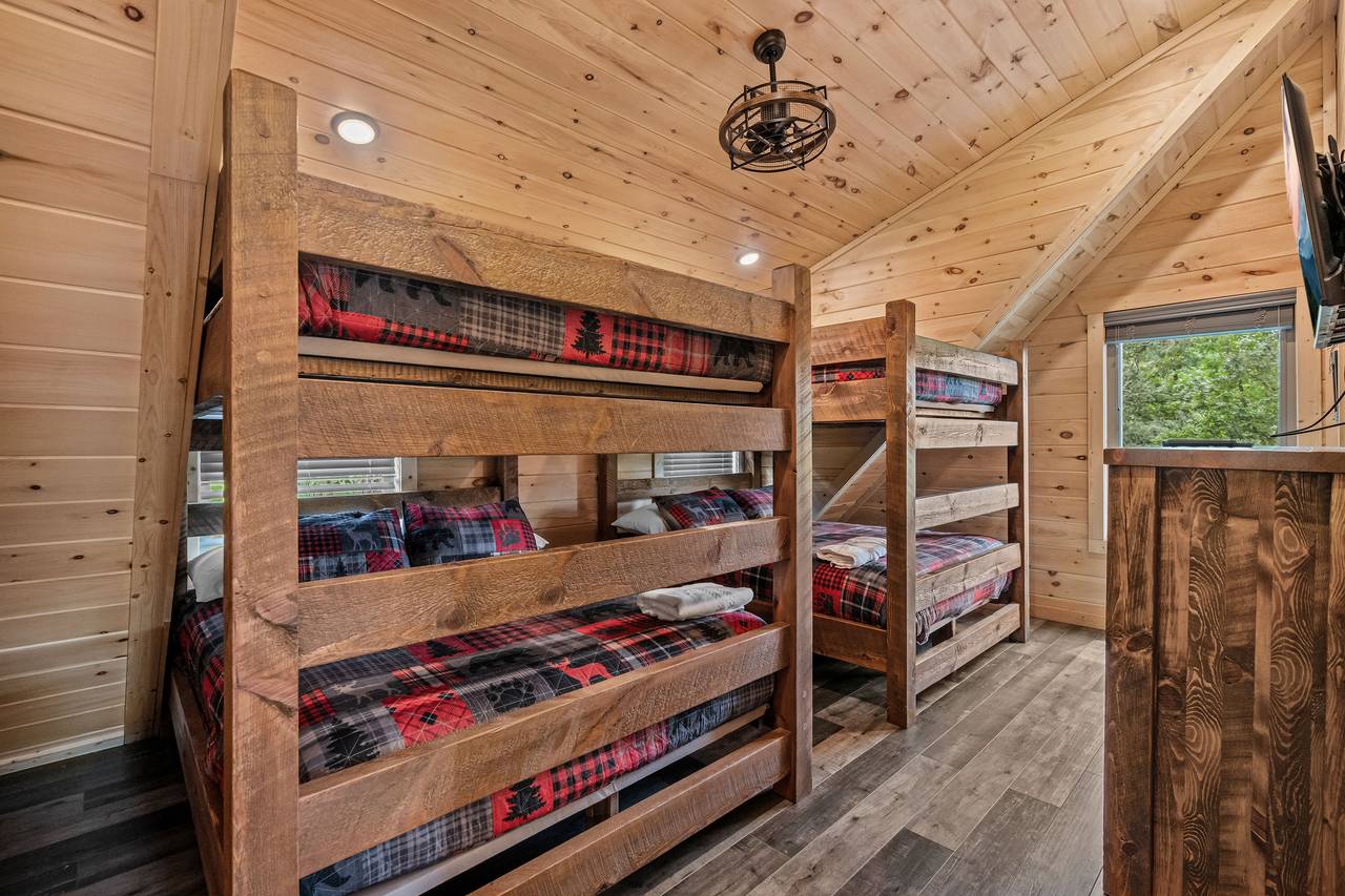 Upper level 2 queen over queen bunk beds w/TV & shared bath Upper level 2 queen over queen bunk beds w/TV & shared bath