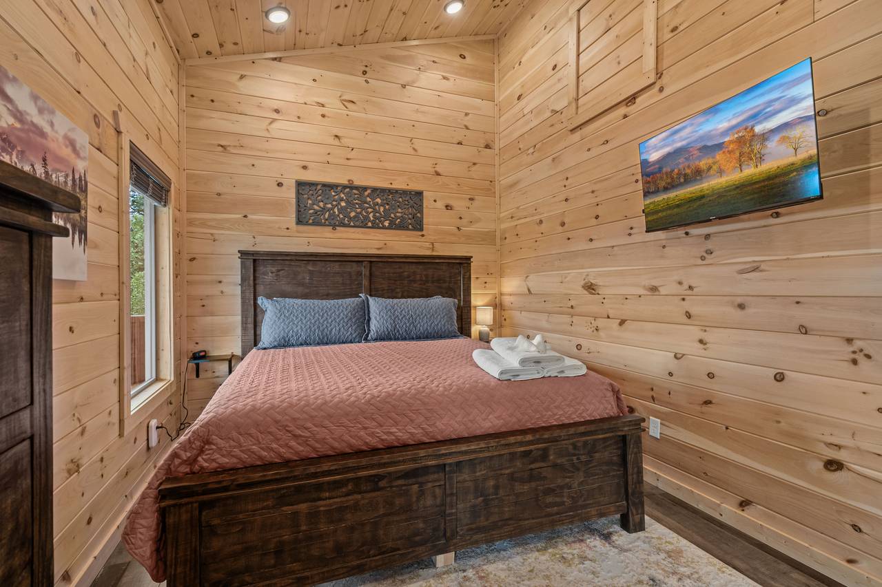 Upper level king with TV and ensuite full bath Upper level king with TV and ensuite full bath
