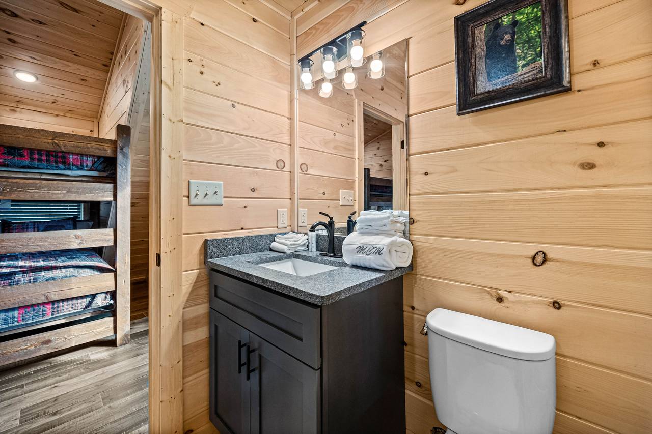 Upper level shared bath with tub/shower combo Upper level shared bath with tub/shower combo