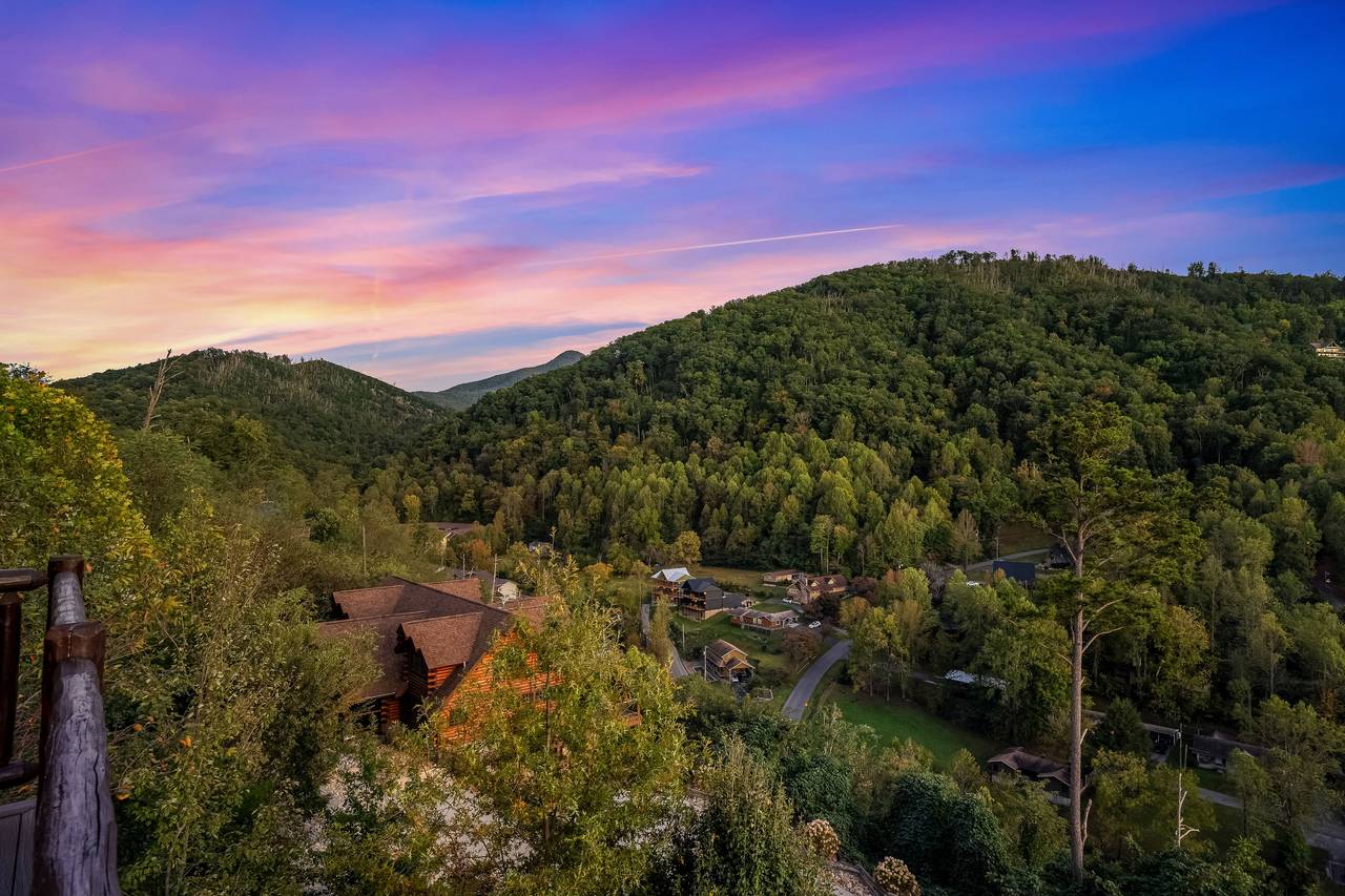 Views of the Smoky Mountains! Views of the Smoky Mountains!