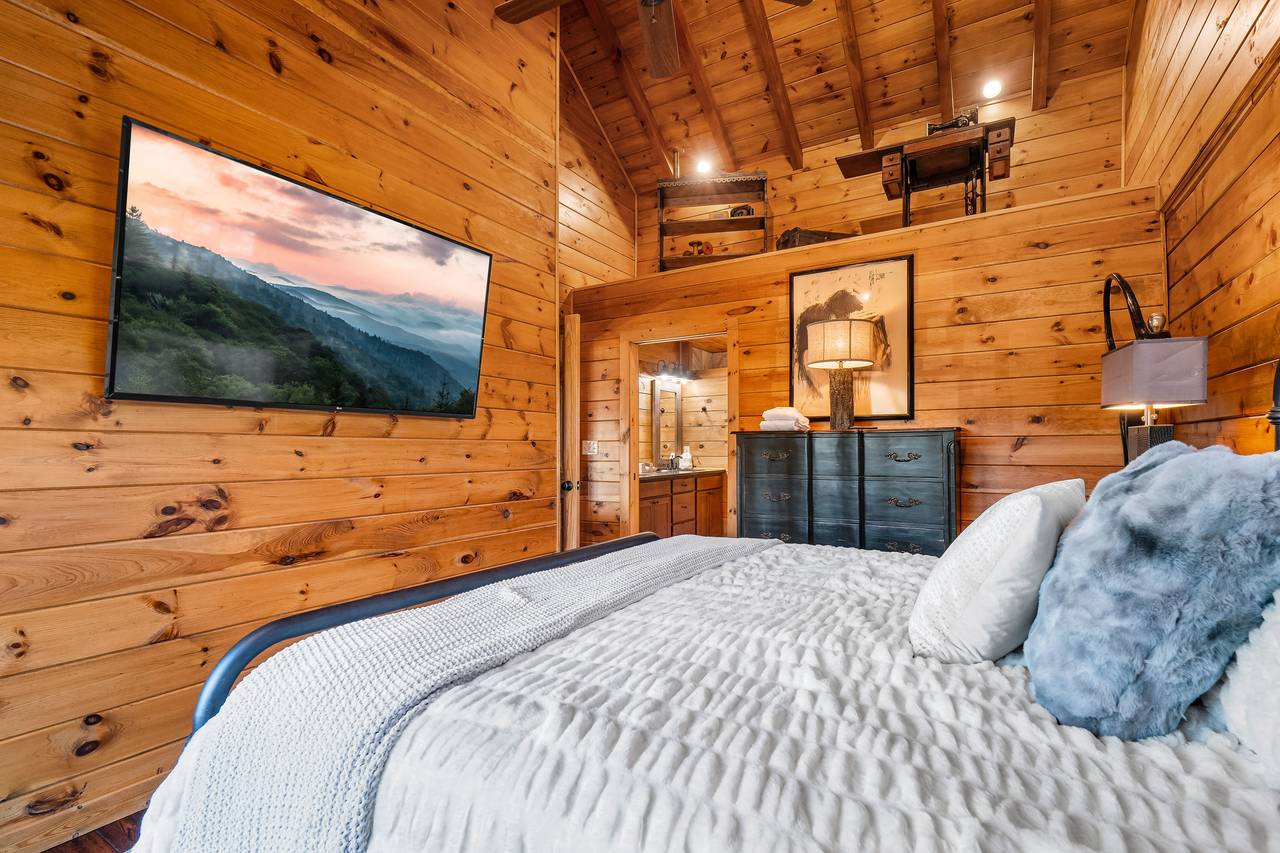 Entry level with king bed, TV, and ensuite full bathroom Entry level with king bed, TV, and ensuite full bathroom