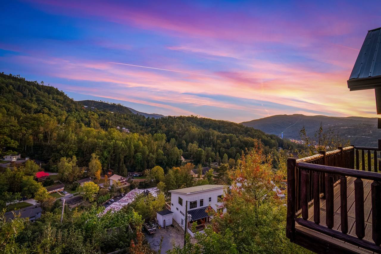 Views of the Smoky Mountains! Views of the Smoky Mountains!