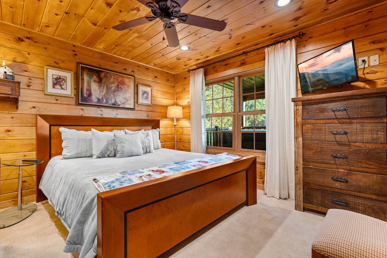 Lower level king with TV and ensuite full bathroom Lower level king with TV and ensuite full bathroom