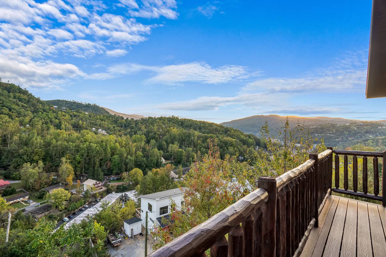 Views of the Smoky Mountains! Views of the Smoky Mountains!