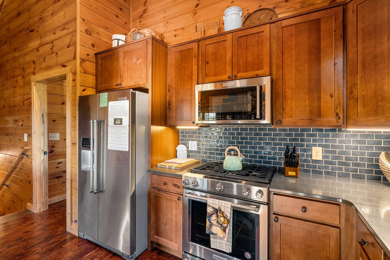 Fully equipped kitchen: Dinner/bake/silver/cook-ware provided Fully equipped kitchen: Dinner/bake/silver/cook-ware provided