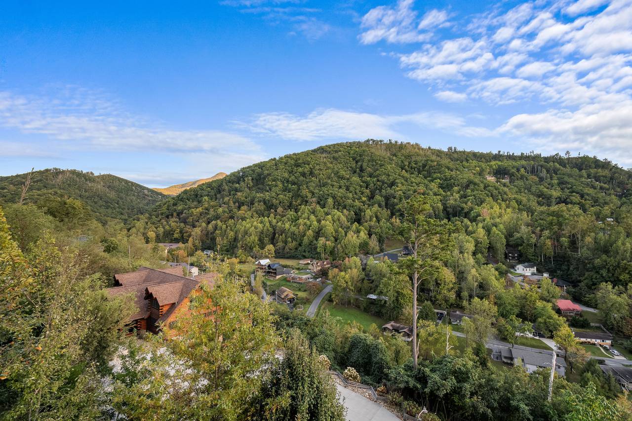Views of the Smoky Mountains! Views of the Smoky Mountains!