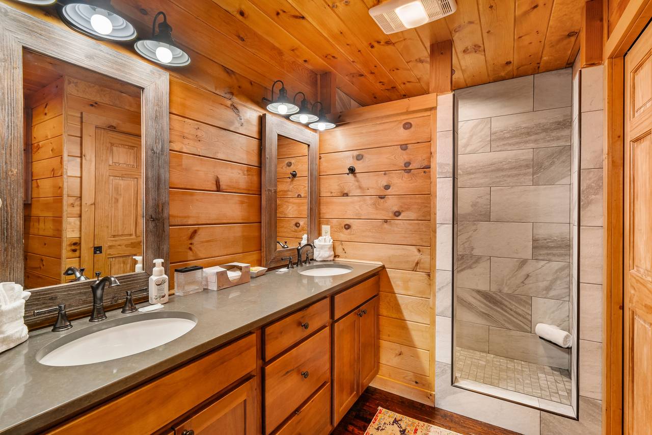 Entry level king ensuite full bathroom with standing shower Entry level king ensuite full bathroom with standing shower