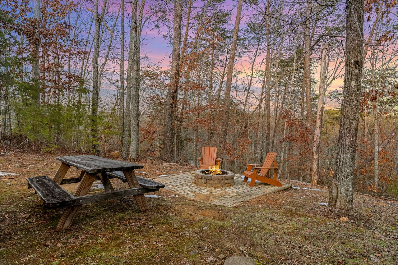 Gather around the outdoor firepit to roast marshmallows! Gather around the outdoor firepit to roast marshmallows!