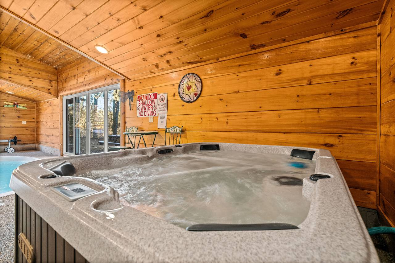 Relax in the covered hot tub! Relax in the covered hot tub!