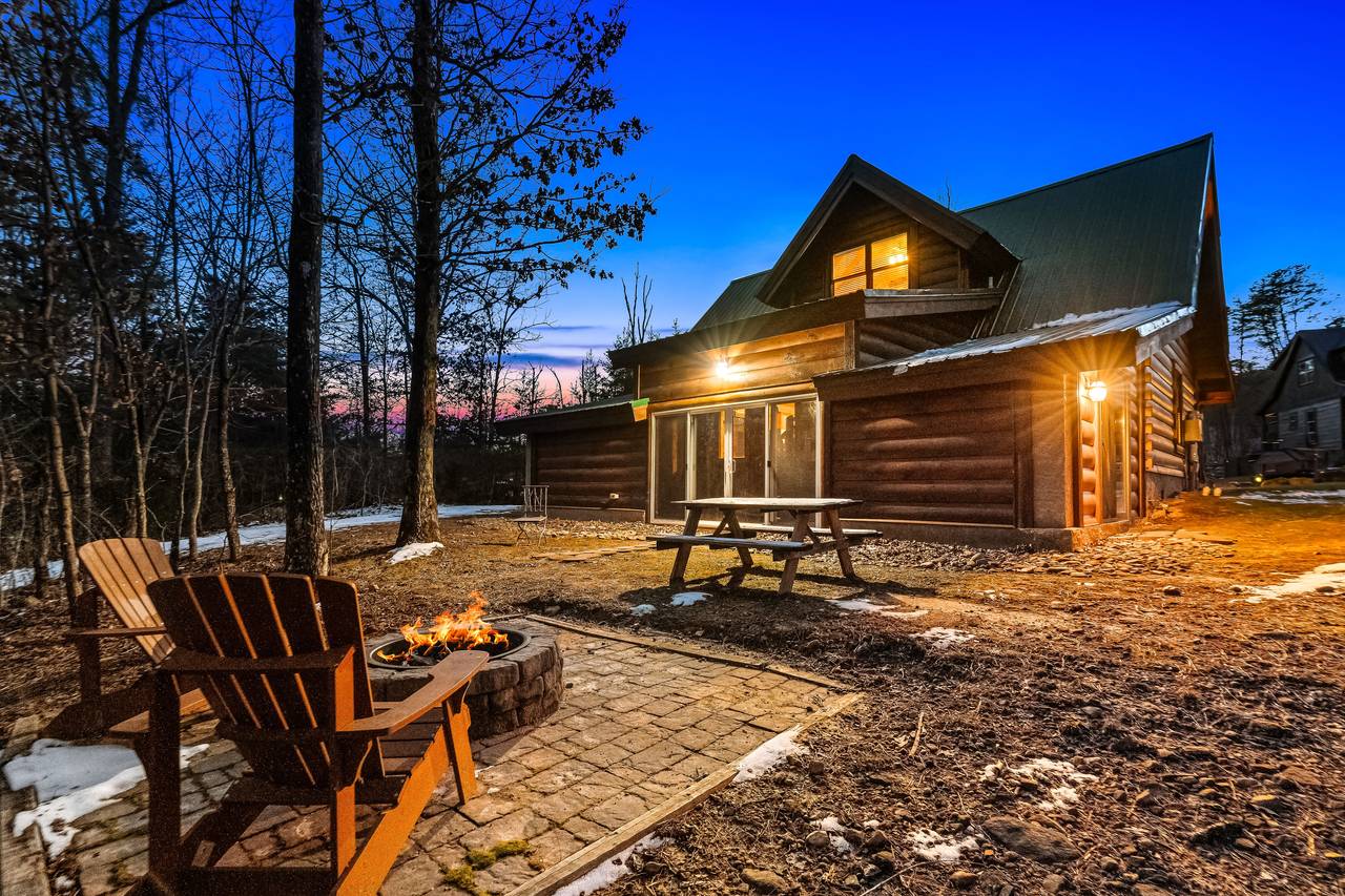 Gather around the outdoor firepit to roast marshmallows! Gather around the outdoor firepit to roast marshmallows!
