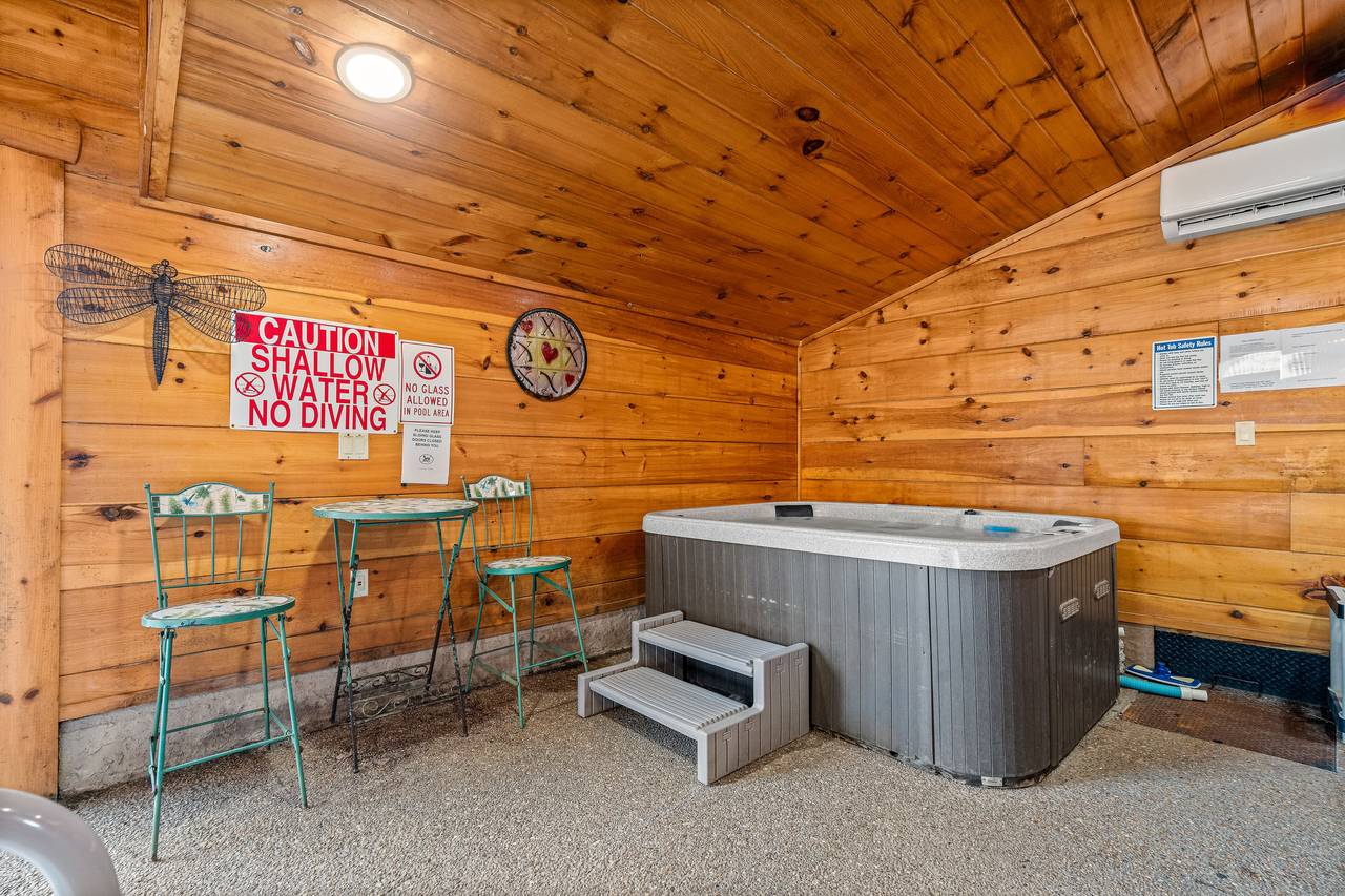 Relax in the covered hot tub! Relax in the covered hot tub!
