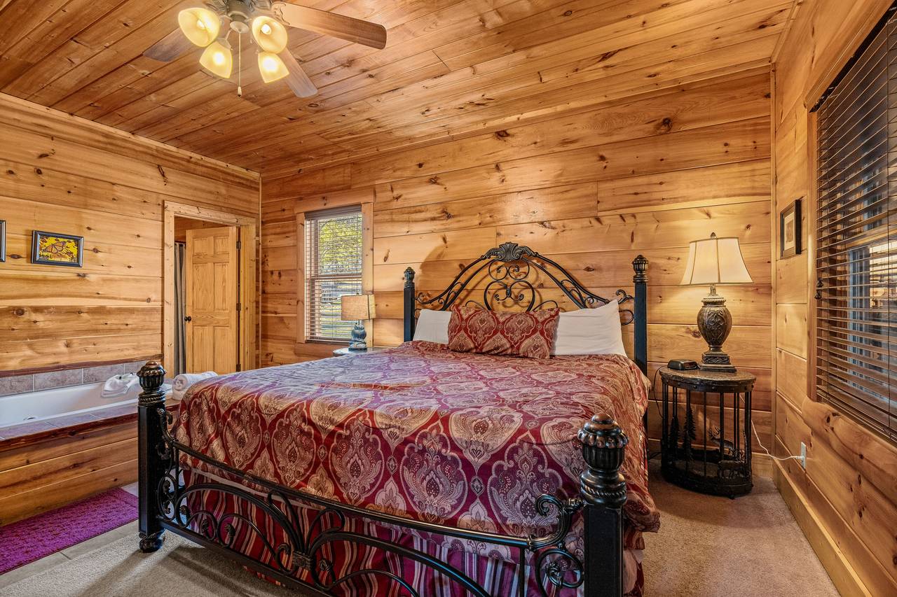 King bed with jacuzzi tub, TV, fireplace, & ensuite full bath King bed with jacuzzi tub, TV, fireplace, & ensuite full bath