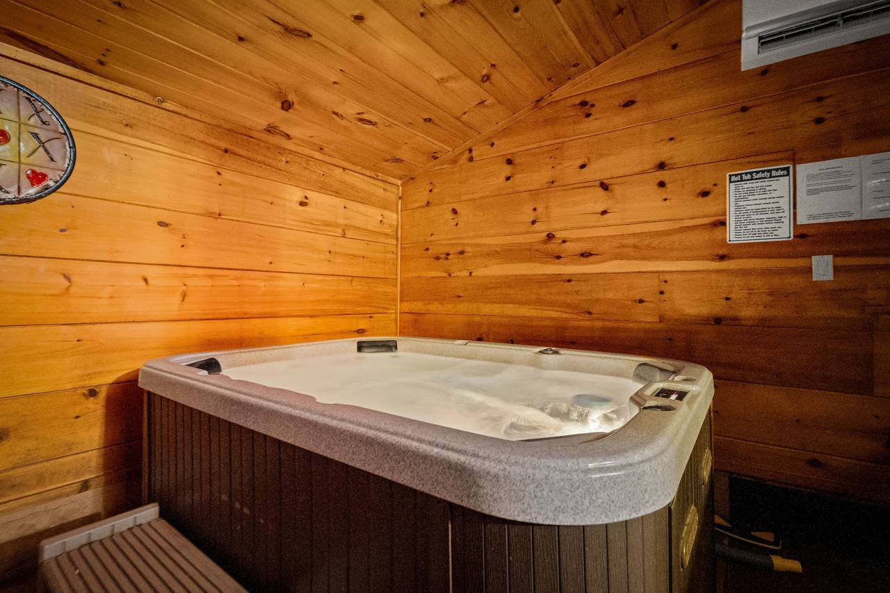 Relax in the covered hot tub! Relax in the covered hot tub!