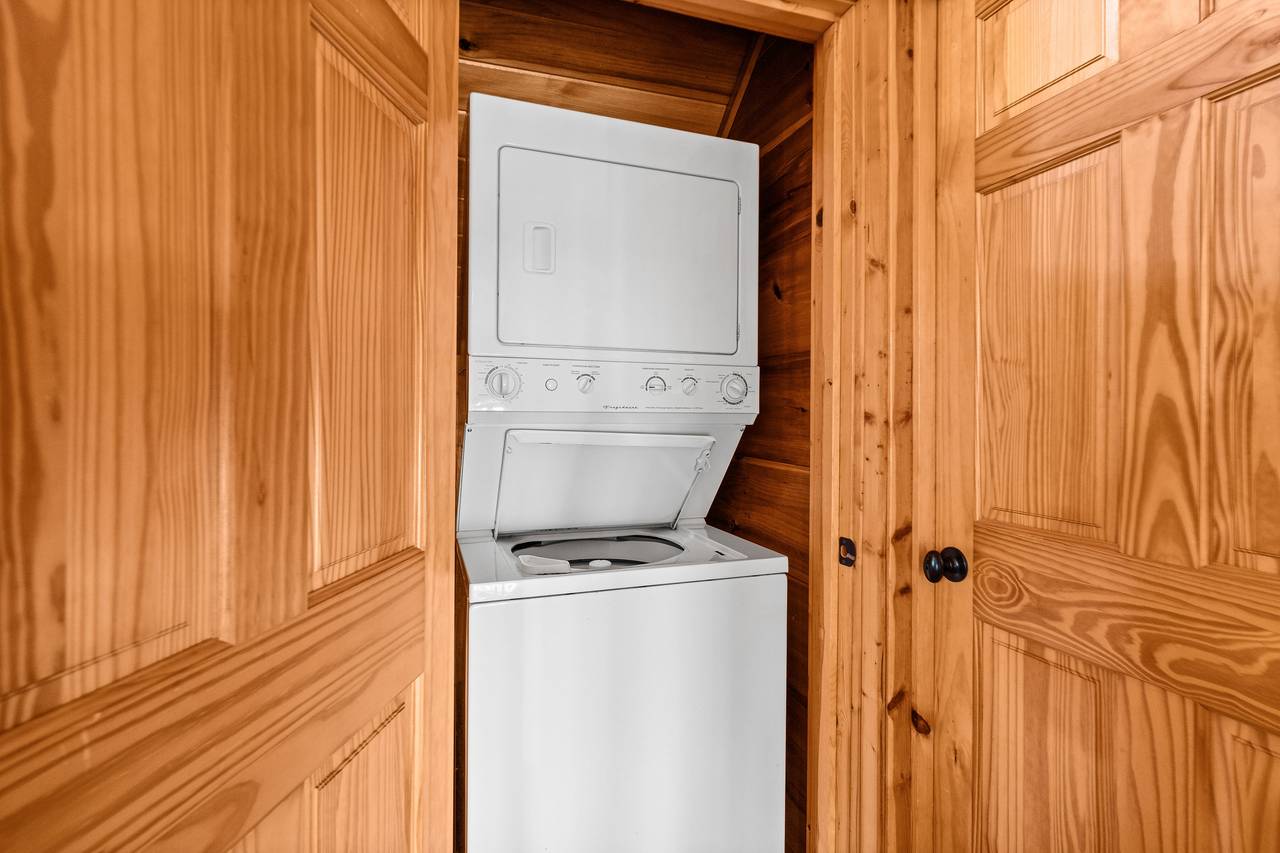 Stackable washing machine and dryer - free to use Stackable washing machine and dryer - free to use