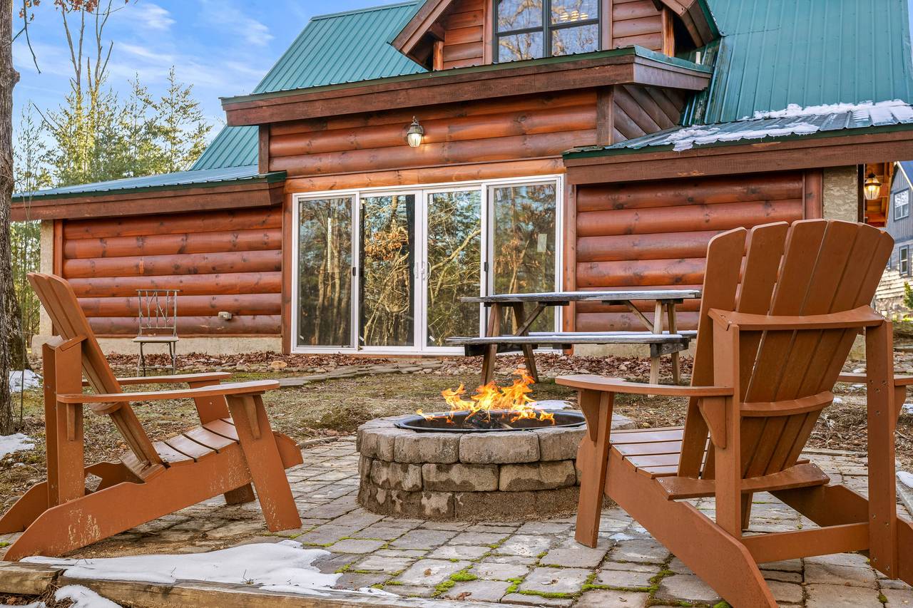 Gather around the outdoor firepit to roast marshmallows! Gather around the outdoor firepit to roast marshmallows!
