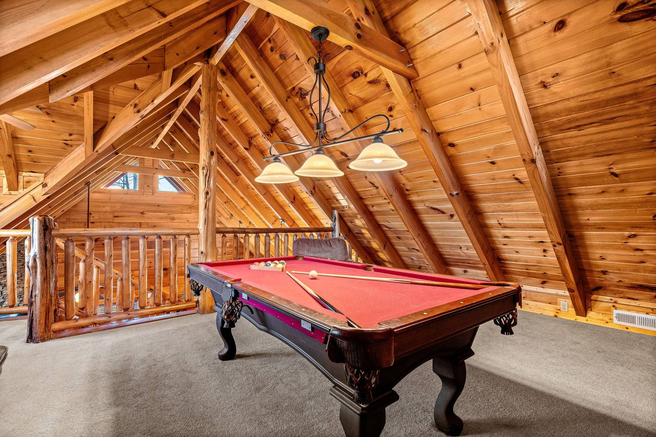 Upper level loft with game room: pool table & arcade game Upper level loft with game room: pool table & arcade game