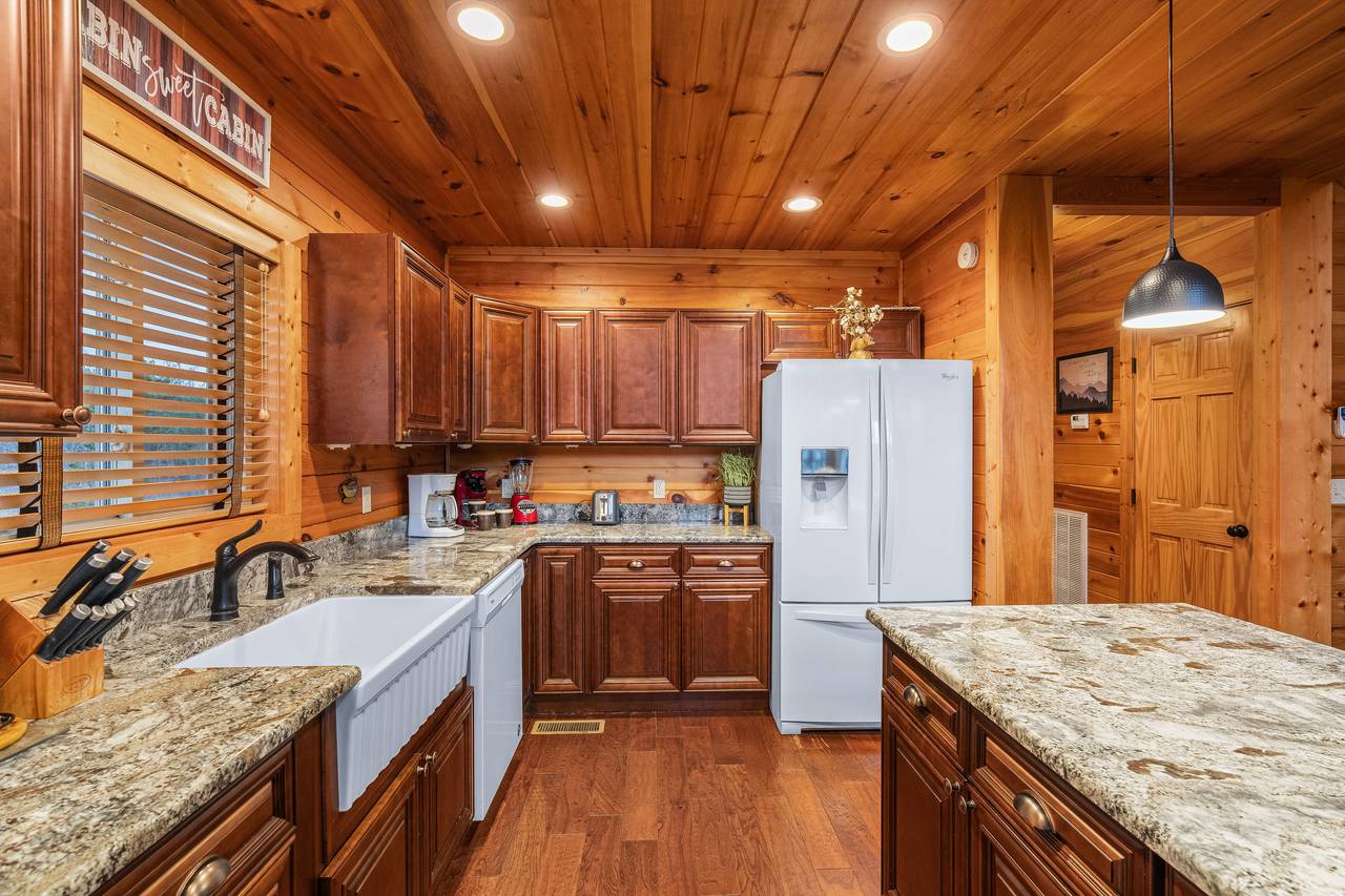 Fully equipped kitchen: cook/dinner//bake/silver-ware provided Fully equipped kitchen: cook/dinner//bake/silver-ware provided