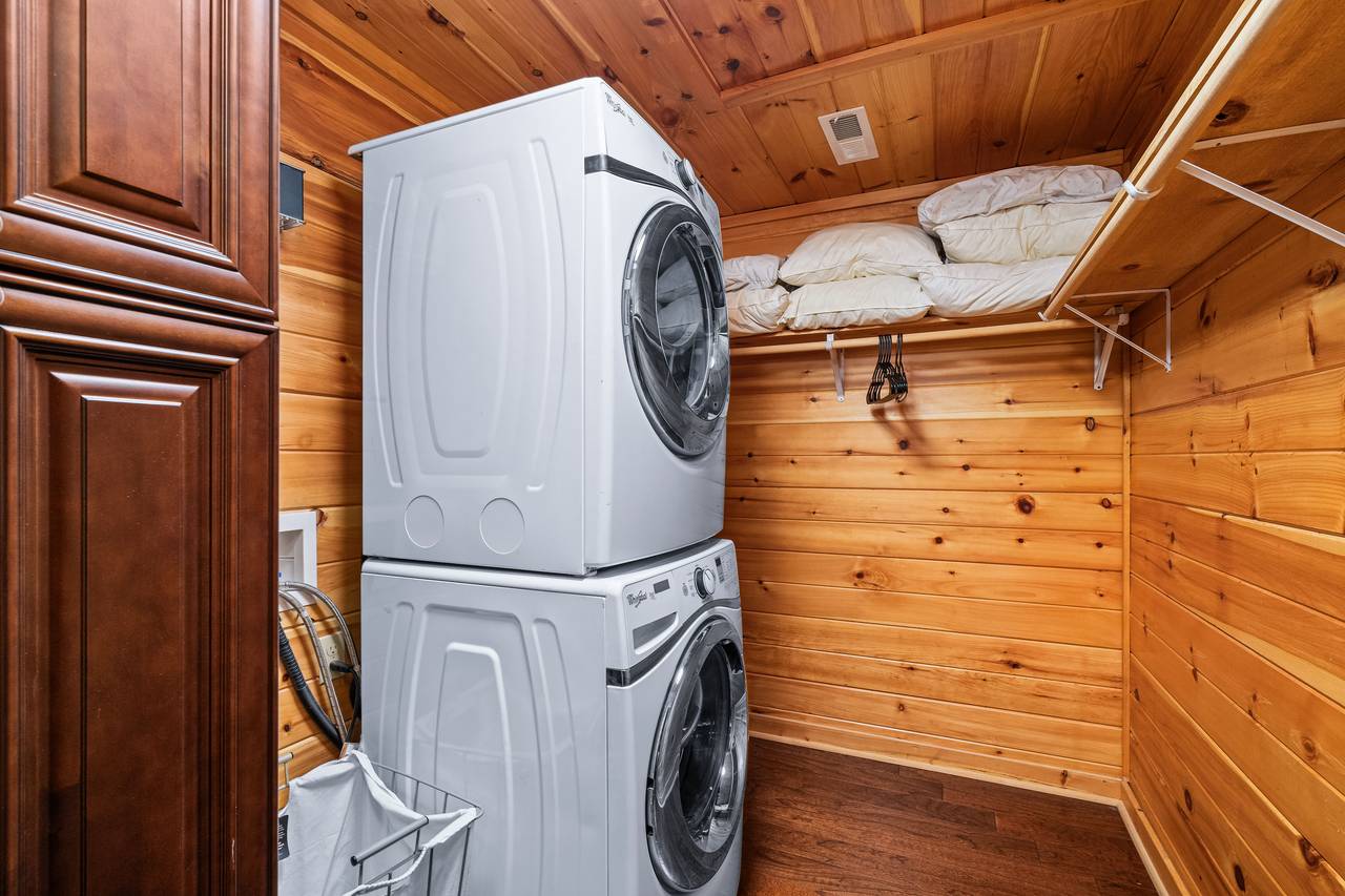 Full size stackable washer and dryer - free to use: upper level Full size stackable washer and dryer - free to use: upper level