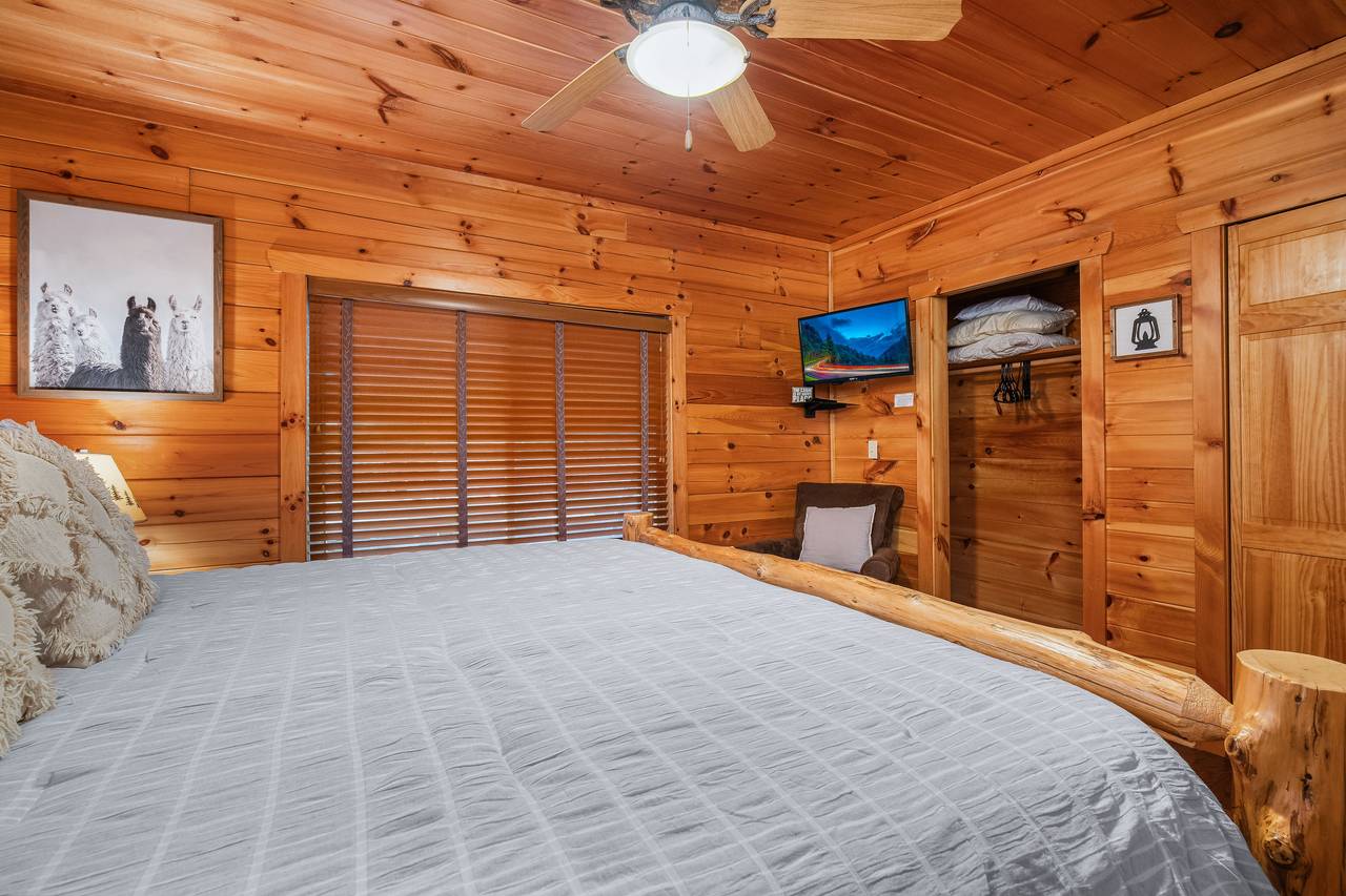 Entry level king bedroom with TV Entry level king bedroom with TV