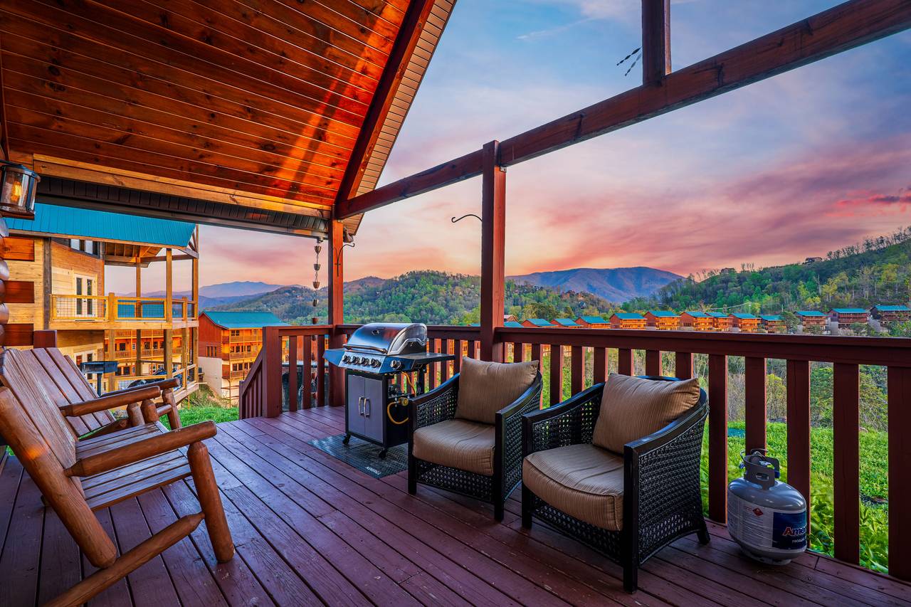 Gas grill and views of the Great Smoky Mountains! Gas grill and views of the Great Smoky Mountains!
