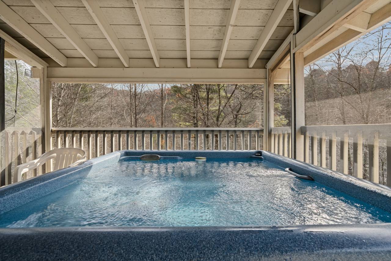 Relax in your private hot tub, covered on the screened porch! Relax in your private hot tub, covered on the screened porch!