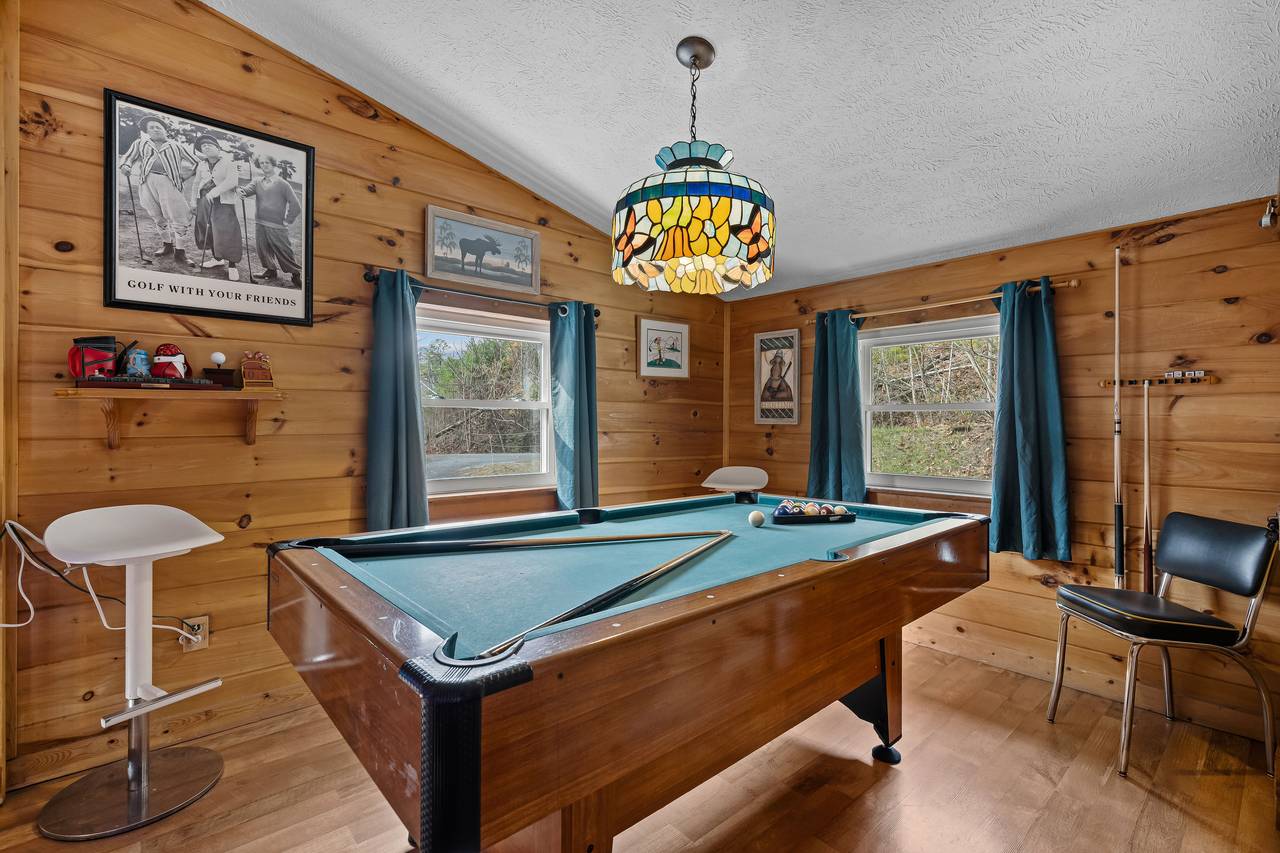 Enjoy a game of pool, set to free-play! Enjoy a game of pool, set to free-play!