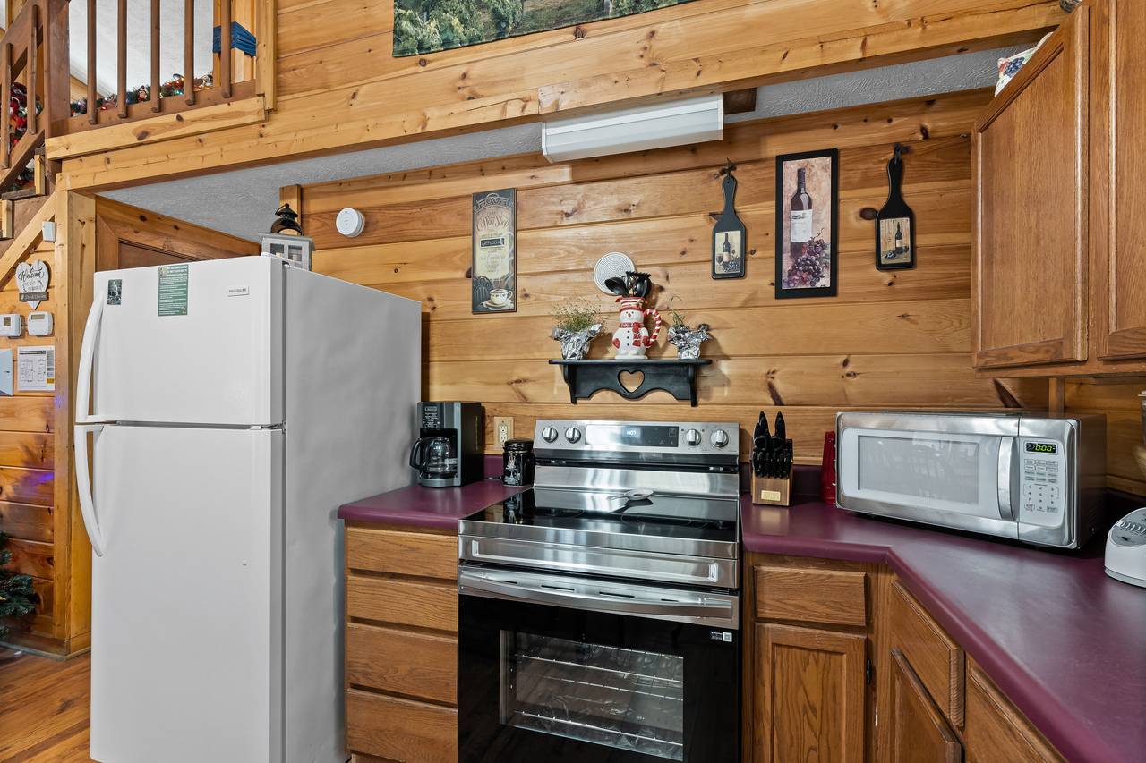 Fully equipped kitchen: Dinner/Silver/Bake/Cook-ware provided Fully equipped kitchen: Dinner/Silver/Bake/Cook-ware provided