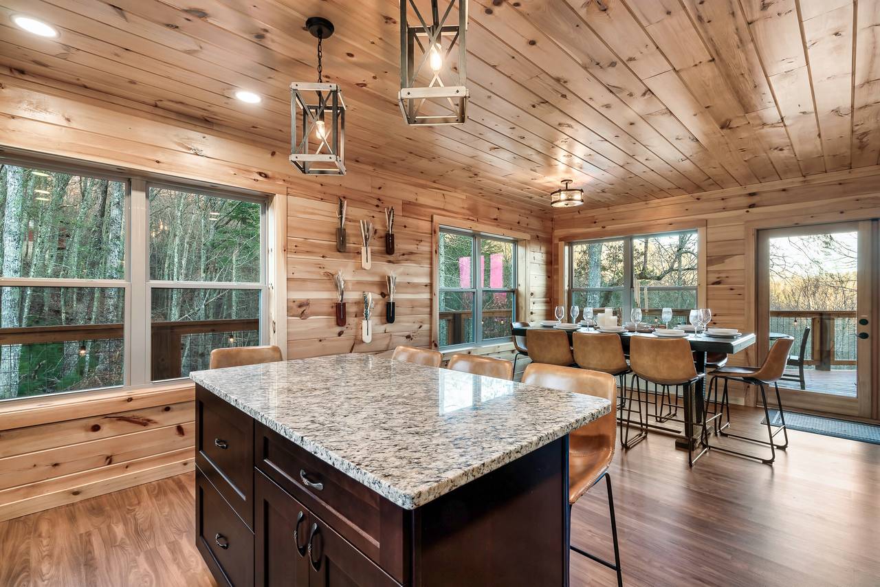 Fully equipped kitchen: dinner/silver/bake/dinner-ware included Fully equipped kitchen: dinner/silver/bake/dinner-ware included