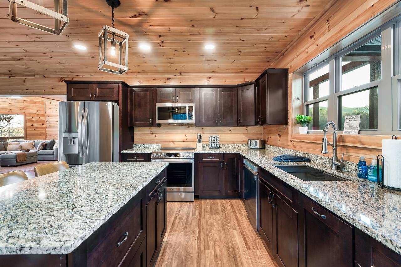 Fully equipped kitchen: dinner/silver/bake/dinner-ware included Fully equipped kitchen: dinner/silver/bake/dinner-ware included
