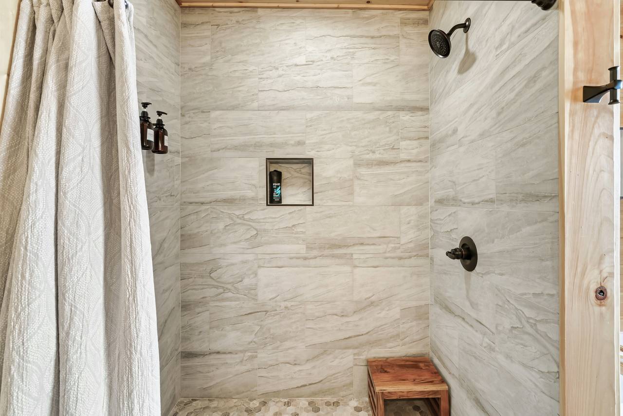 Bath 1: Entry level en-suite with tub and standing shower Bath 1: Entry level en-suite with tub and standing shower
