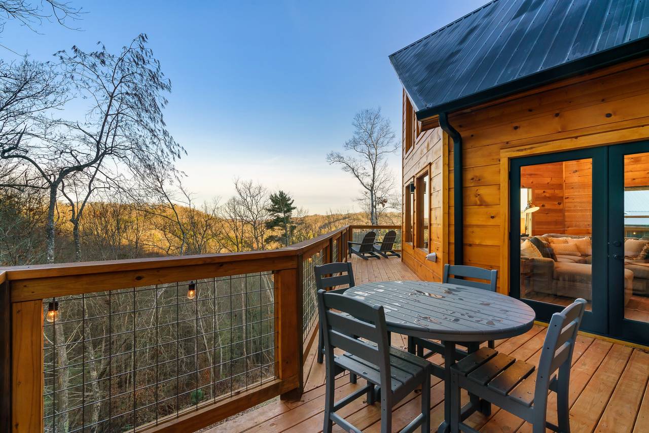Gather around the outdoor table to dine or a game of cards! Gather around the outdoor table to dine or a game of cards!