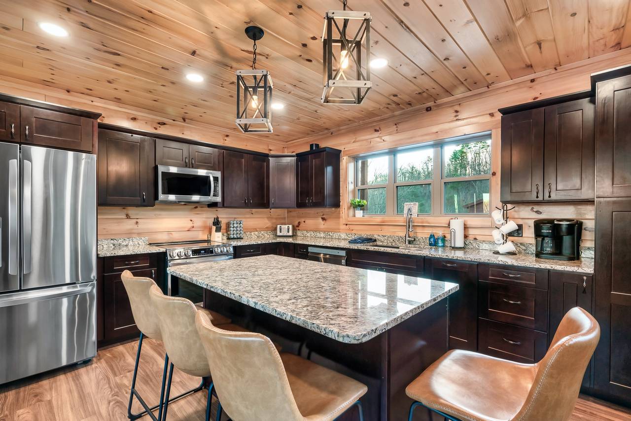 Fully equipped kitchen: dinner/silver/bake/dinner-ware included Fully equipped kitchen: dinner/silver/bake/dinner-ware included