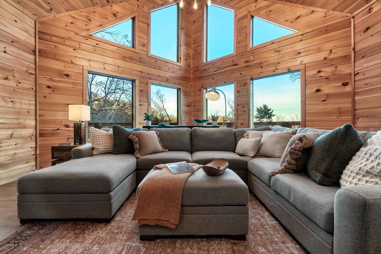 Living room: comfy seating, TV, gas fireplace, & sleeper sofa! Living room: comfy seating, TV, gas fireplace, & sleeper sofa!