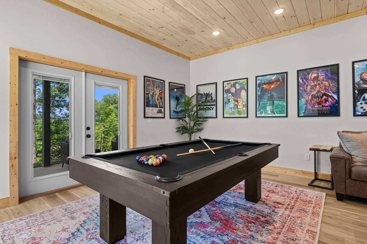 Game Room With Pool Table & Arcade Games Game Room With Pool Table & Arcade Games