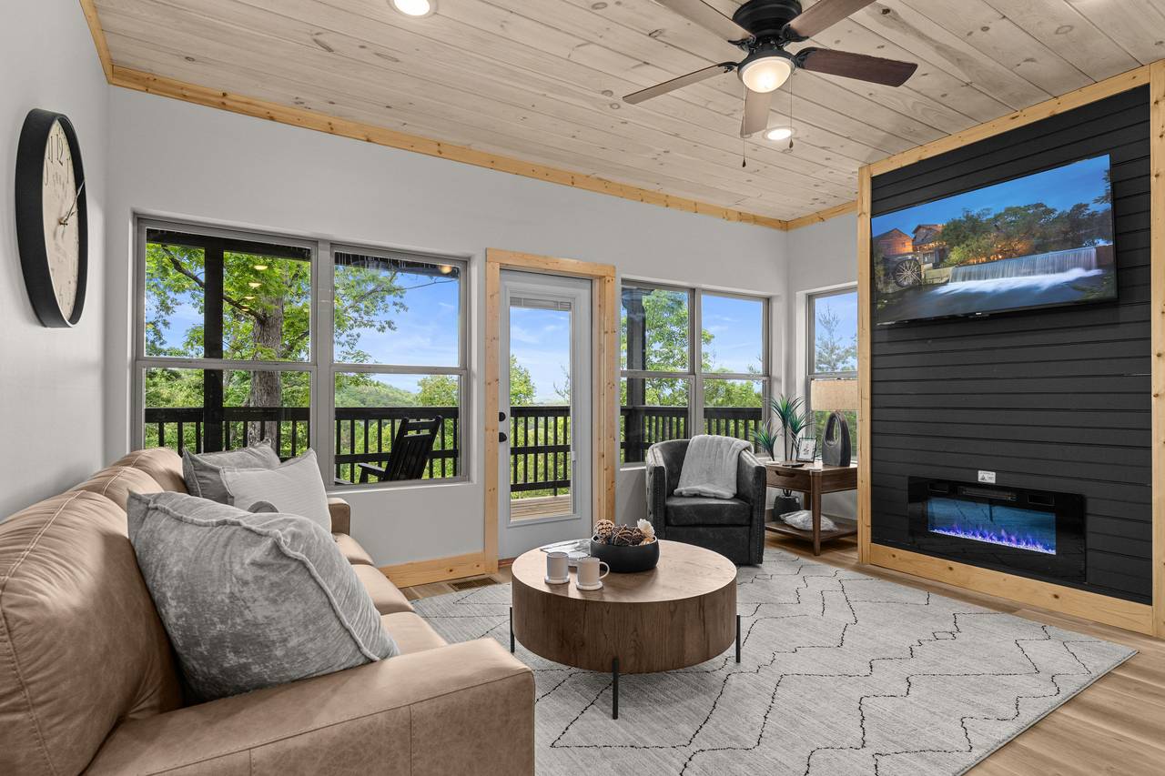 Spacious Living Room With Fireplace & Smart TV Spacious Living Room With Fireplace & Smart TV