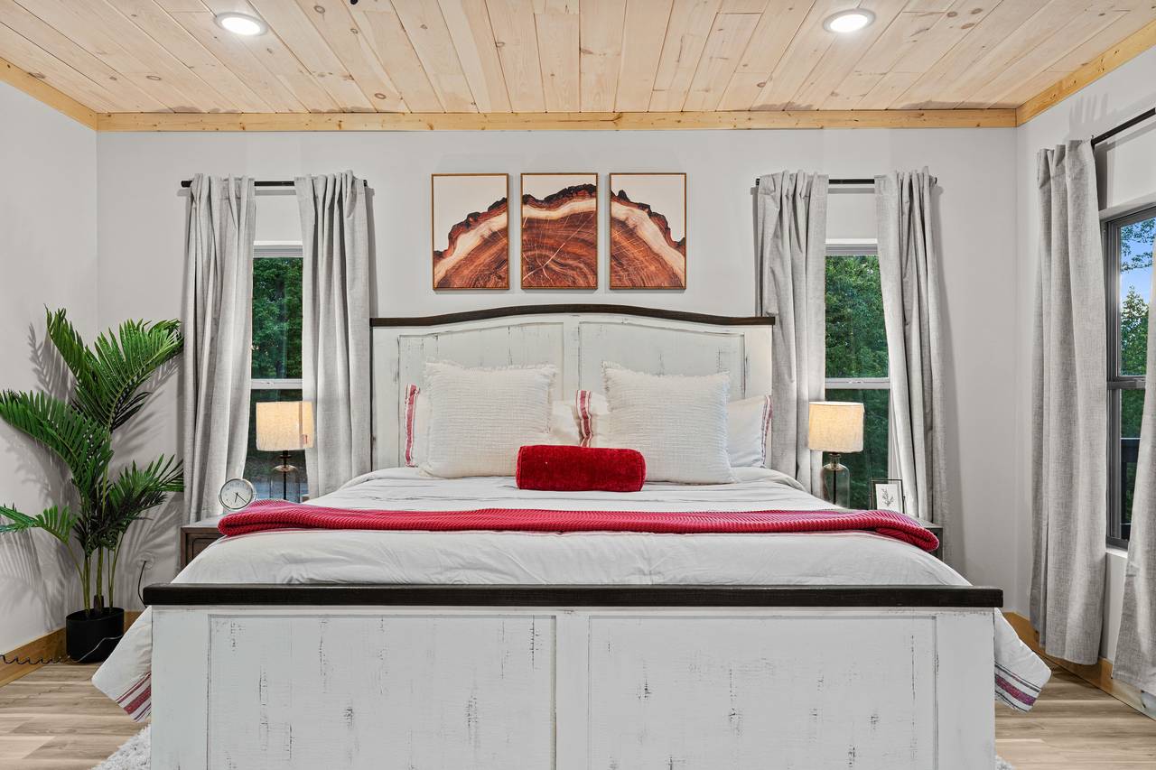 Entry Level King Bedroom With Ensuite Bath Entry Level King Bedroom With Ensuite Bath