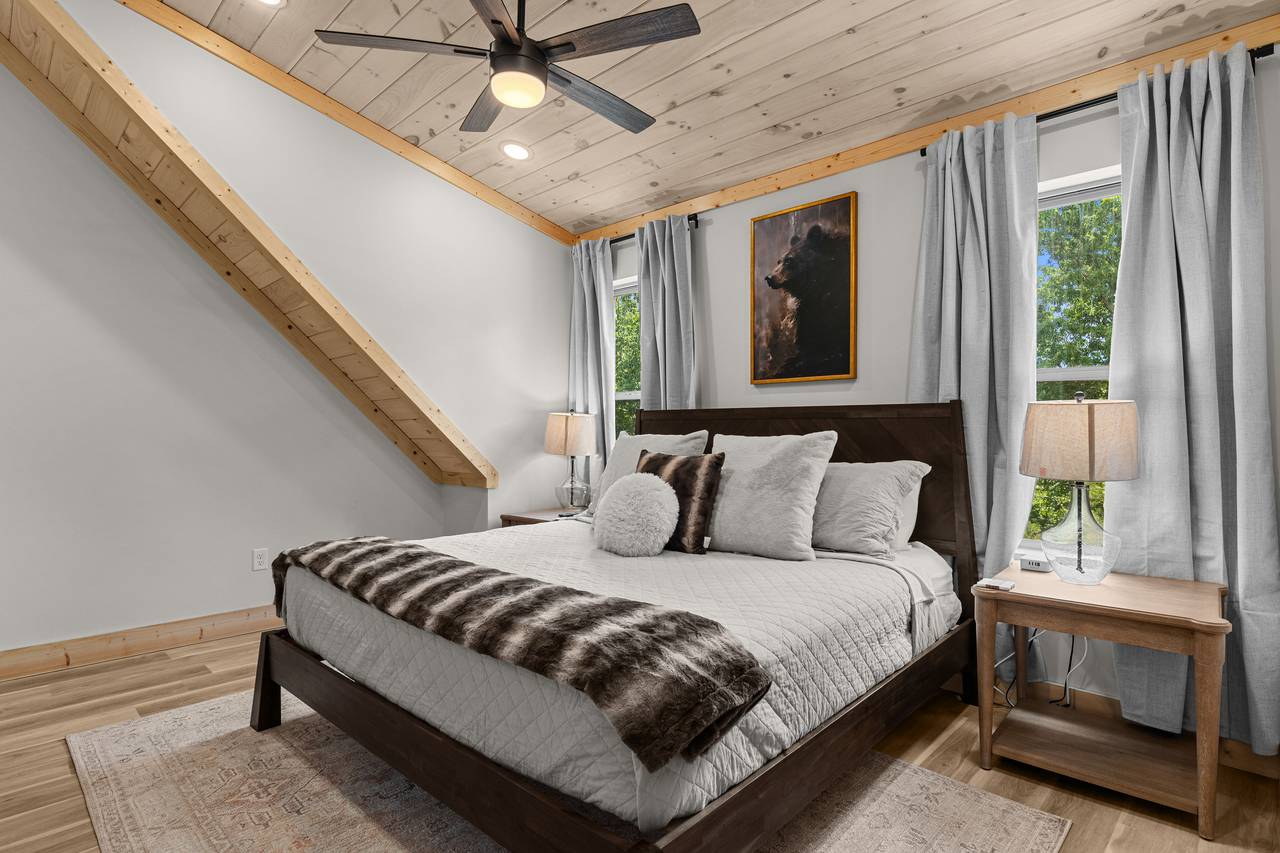 Upper Level King Bedroom With Mountain Charm Upper Level King Bedroom With Mountain Charm