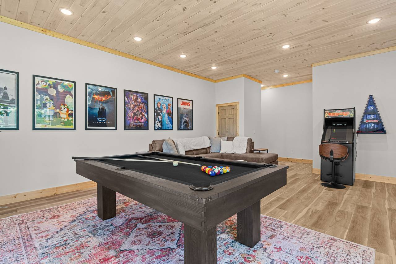 Game Room With Pool Table & Arcade Games Game Room With Pool Table & Arcade Games