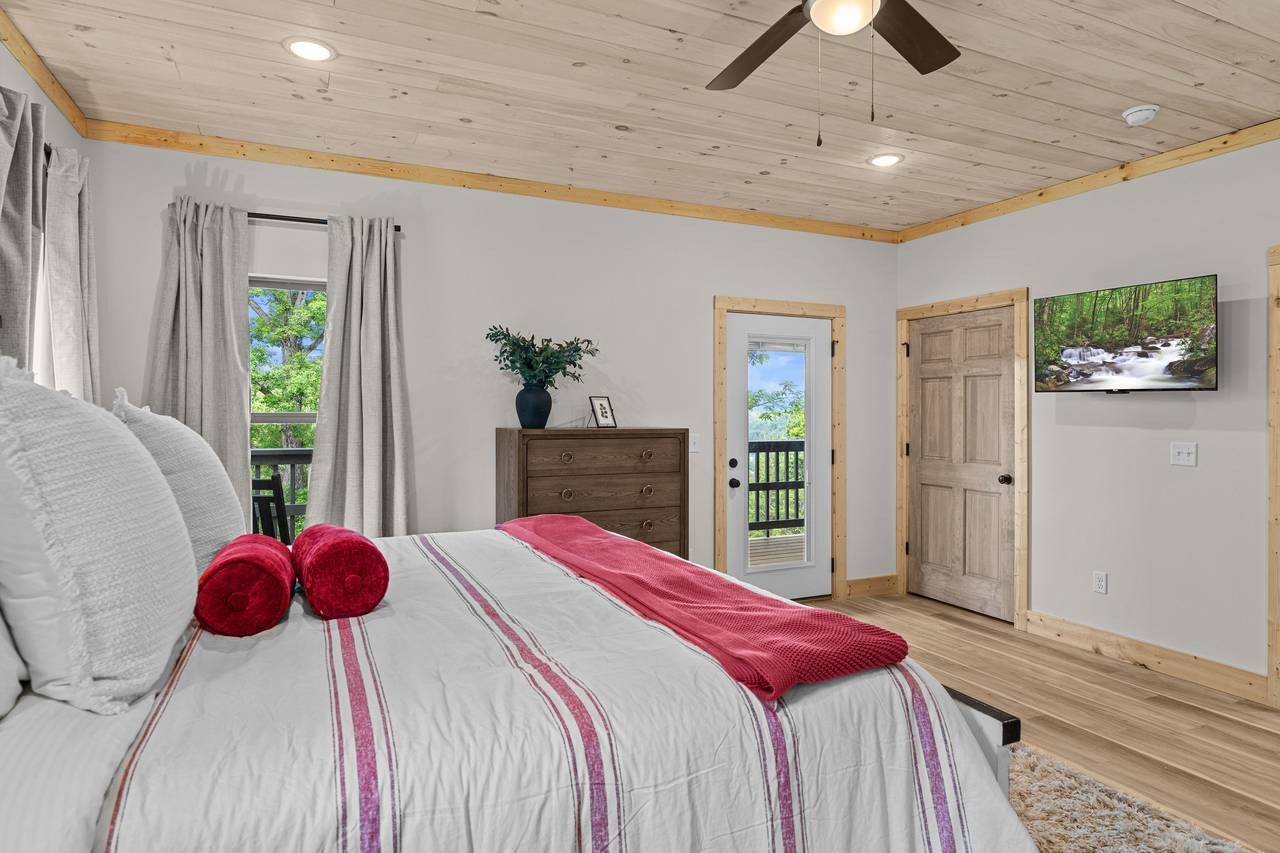 Entry Level King Bedroom With Ensuite Bath Entry Level King Bedroom With Ensuite Bath