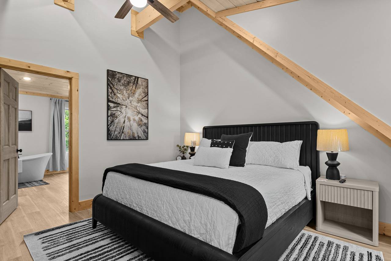 Second Upper Level King Bedroom With Ensuite Second Upper Level King Bedroom With Ensuite