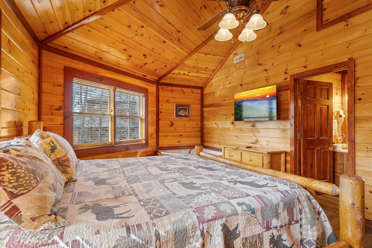 Another inviting king suite. Another inviting king suite.