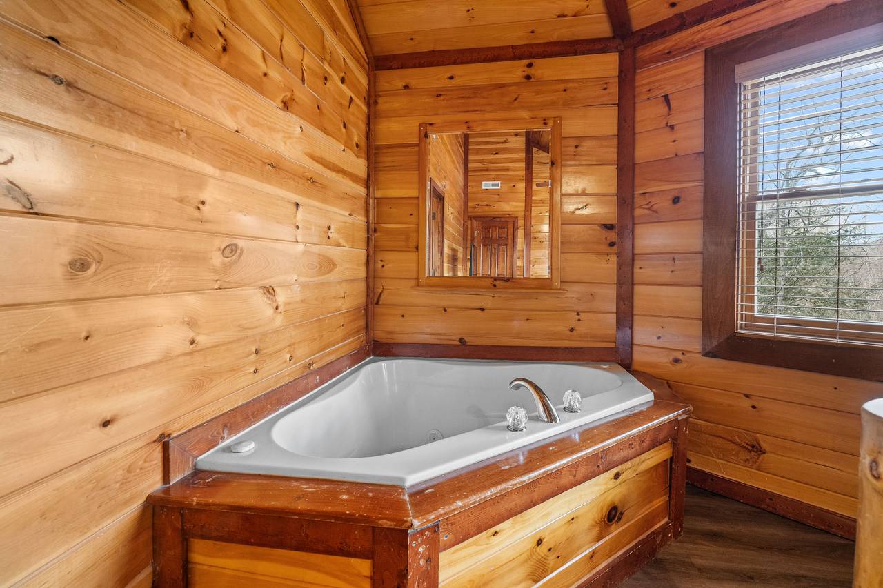 Private jacuzzi tub for added luxury. Private jacuzzi tub for added luxury.